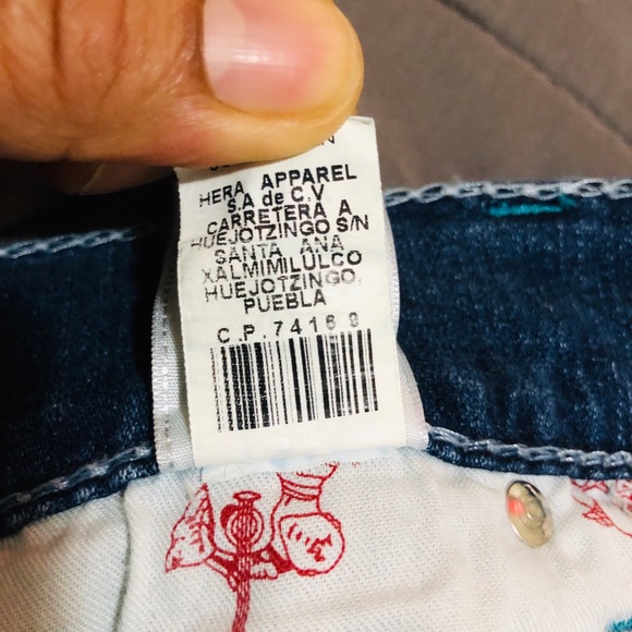 True Religion - Picture 5 of 8